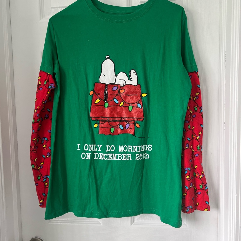 Peanuts Green & Red unisex Long-Sleeve Snoopy Holiday Tee